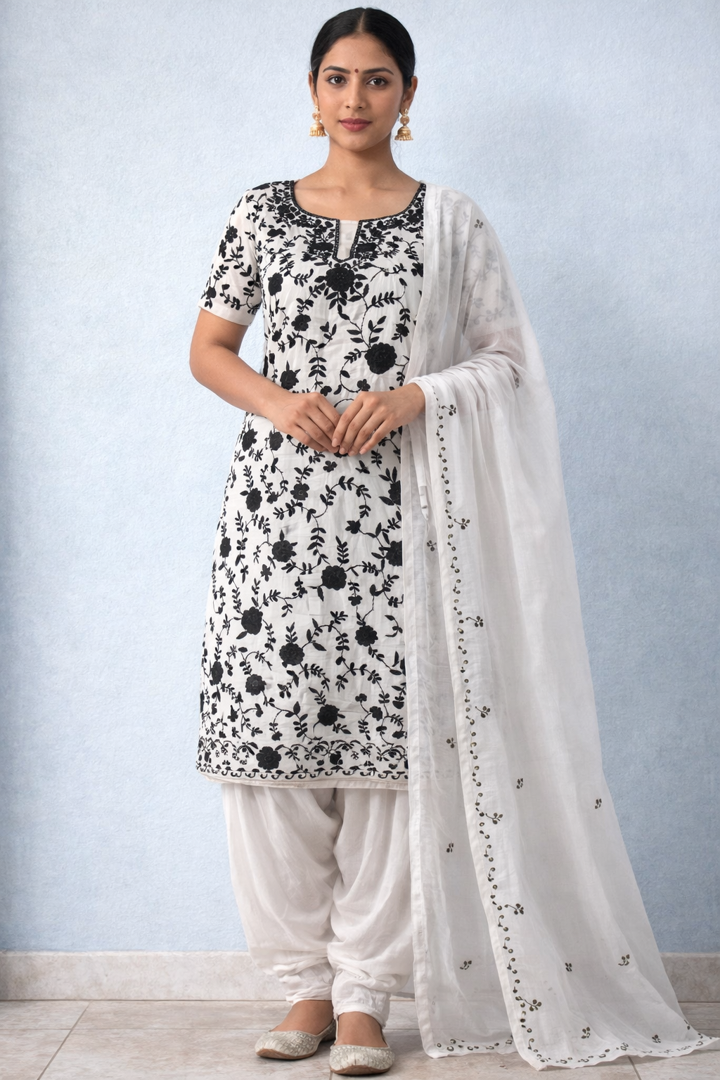 white Embroidered Salwar kameez Dress Cotton Size Medium Short sleeves